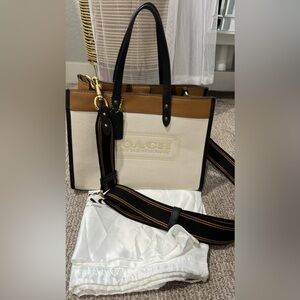 Coach field tote 30 color block